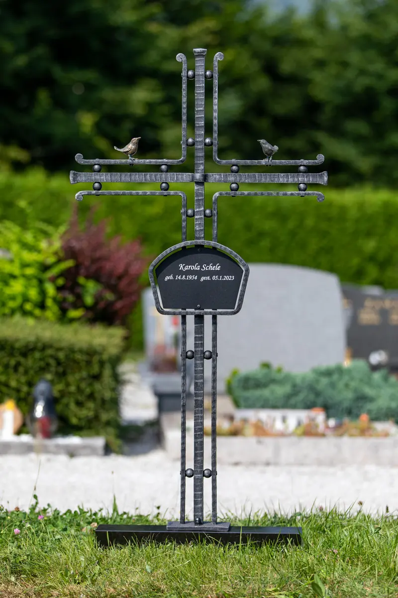 Handgeschmiedetes Grabkreuz – Arbeit aus unserer Werkstatt, Bild 8