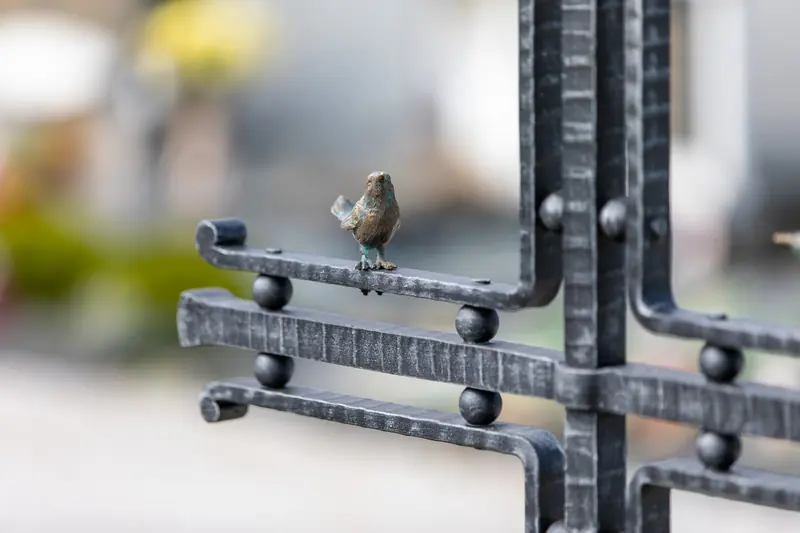 Singvogel aus Bronze, Detail