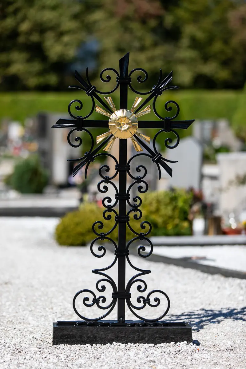Handgeschmiedetes Grabkreuz – Arbeit aus unserer Werkstatt, Bild 19
