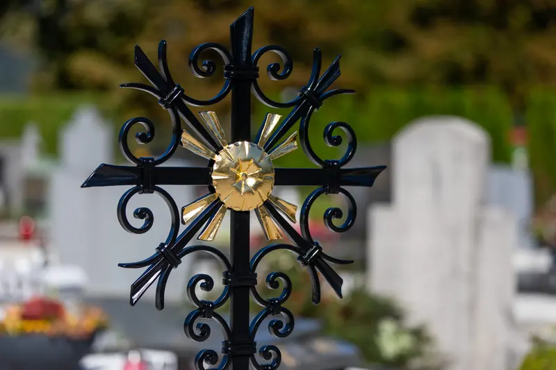 Handgeschmiedetes Grabkreuz – Arbeit aus unserer Werkstatt, Bild 23