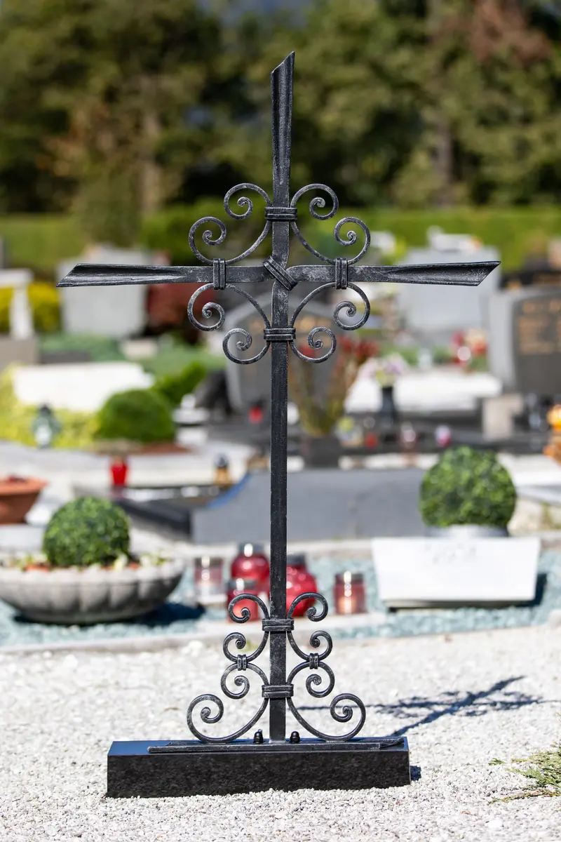 Handgeschmiedetes Grabkreuz – Arbeit aus unserer Werkstatt, Bild 31