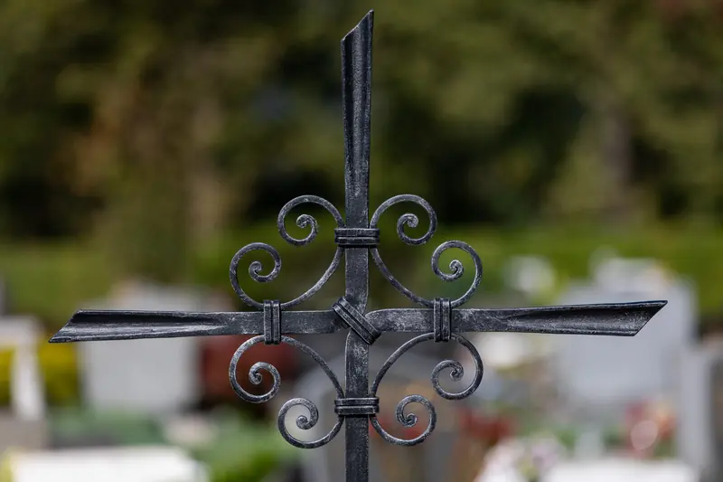 Handgeschmiedetes Grabkreuz – Arbeit aus unserer Werkstatt, Bild 32