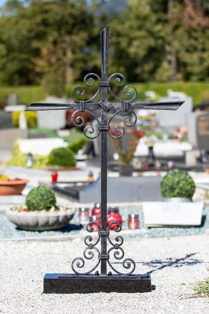 Handgeschmiedetes Grabkreuz – Arbeit aus unserer Werkstatt, Bild 35