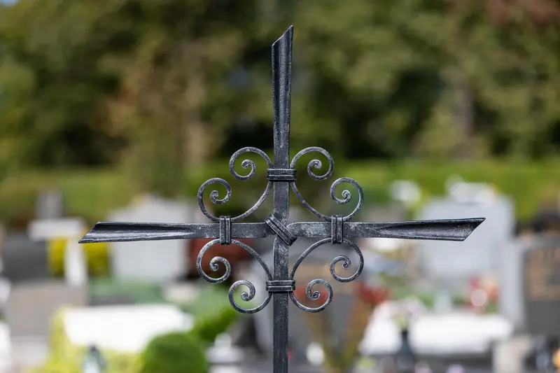 Handgeschmiedetes Grabkreuz – Arbeit aus unserer Werkstatt, Bild 36