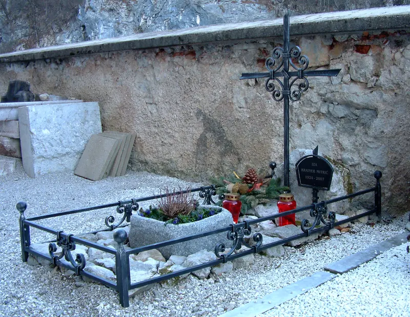 Handgeschmiedetes Grabkreuz – Arbeit aus unserer Werkstatt, Bild 42