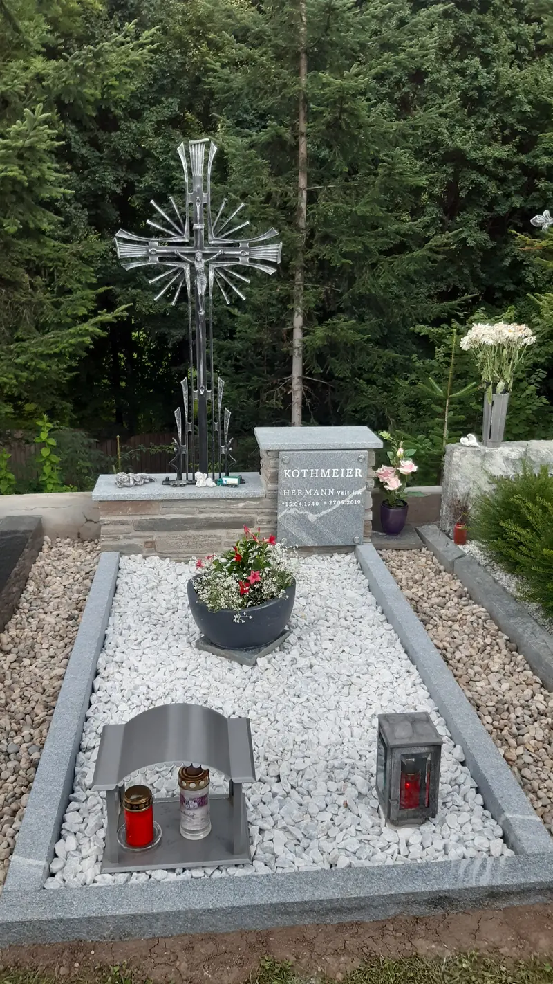 Handgeschmiedetes Grabkreuz – Arbeit aus unserer Werkstatt, Bild 55
