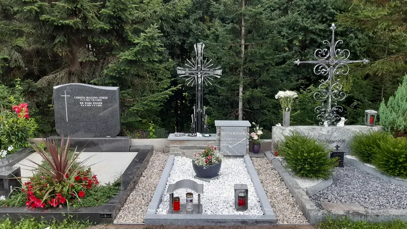Handgeschmiedetes Grabkreuz – Arbeit aus unserer Werkstatt, Bild 56