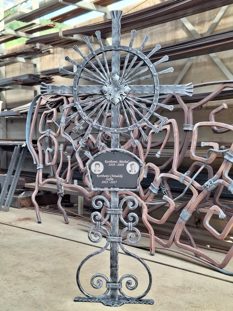 Handgeschmiedetes Grabkreuz – Arbeit aus unserer Werkstatt, Bild 57