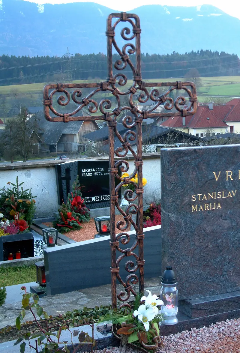 Handgeschmiedetes Grabkreuz – Arbeit aus unserer Werkstatt, Bild 59