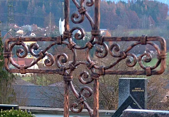 Handgeschmiedetes Grabkreuz – Arbeit aus unserer Werkstatt, Bild 60