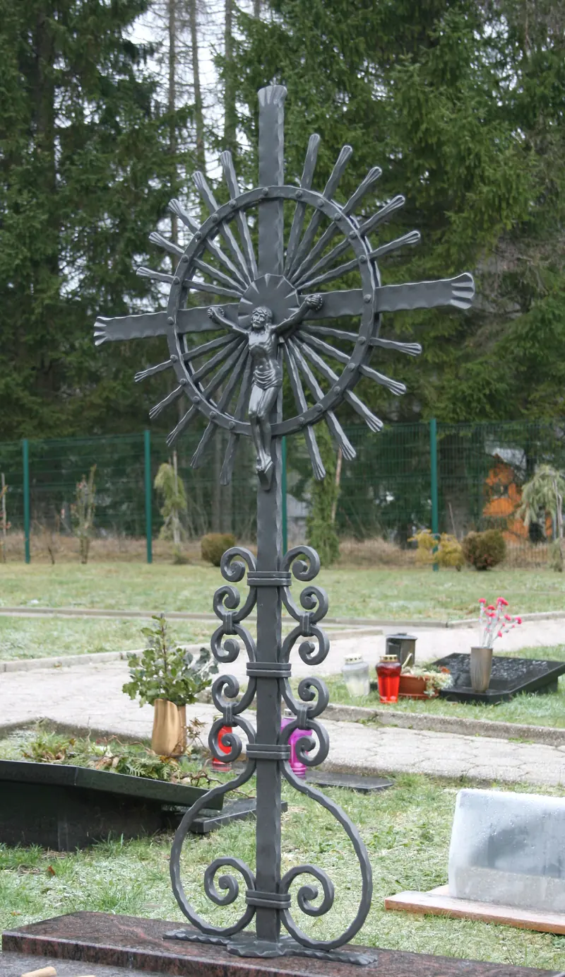 Zweites Kreuz derselben Familie auf dem Bergfriedhof