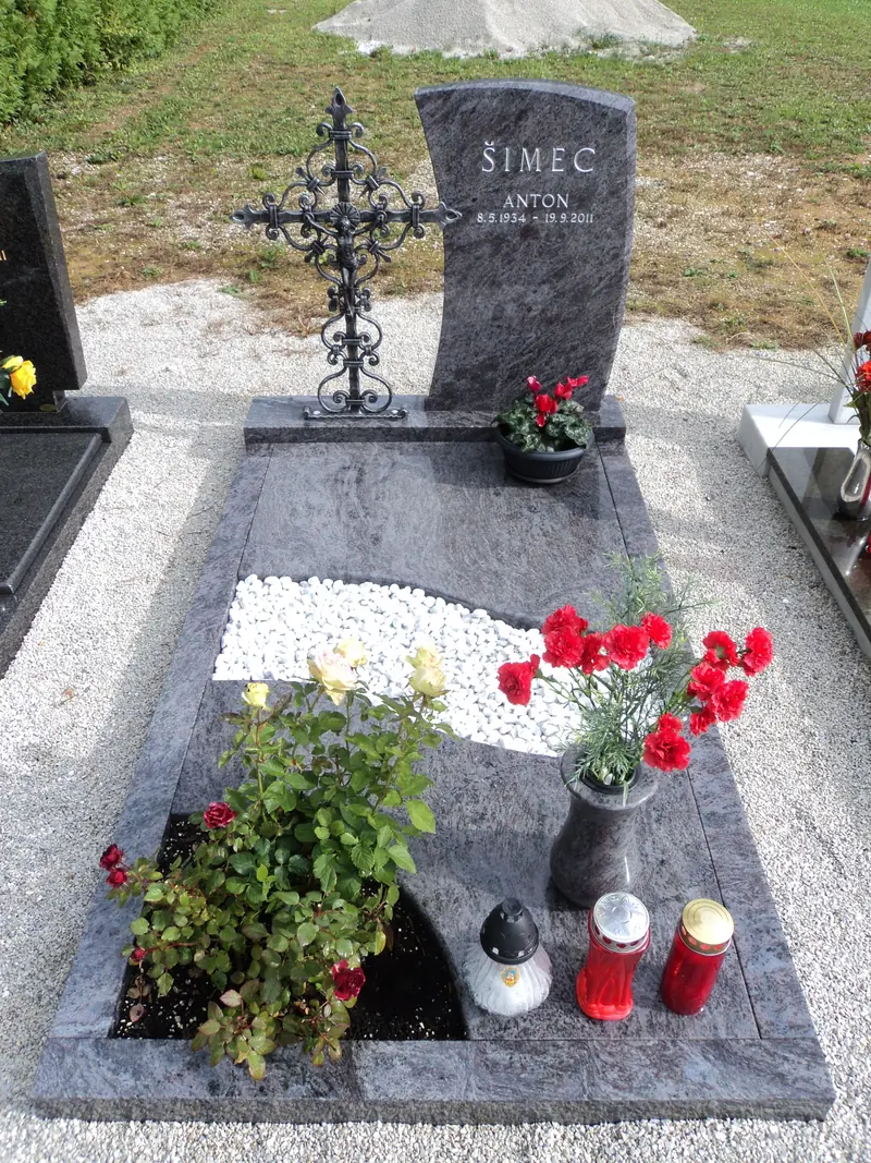Handgeschmiedetes Grabkreuz – Arbeit aus unserer Werkstatt, Bild 73