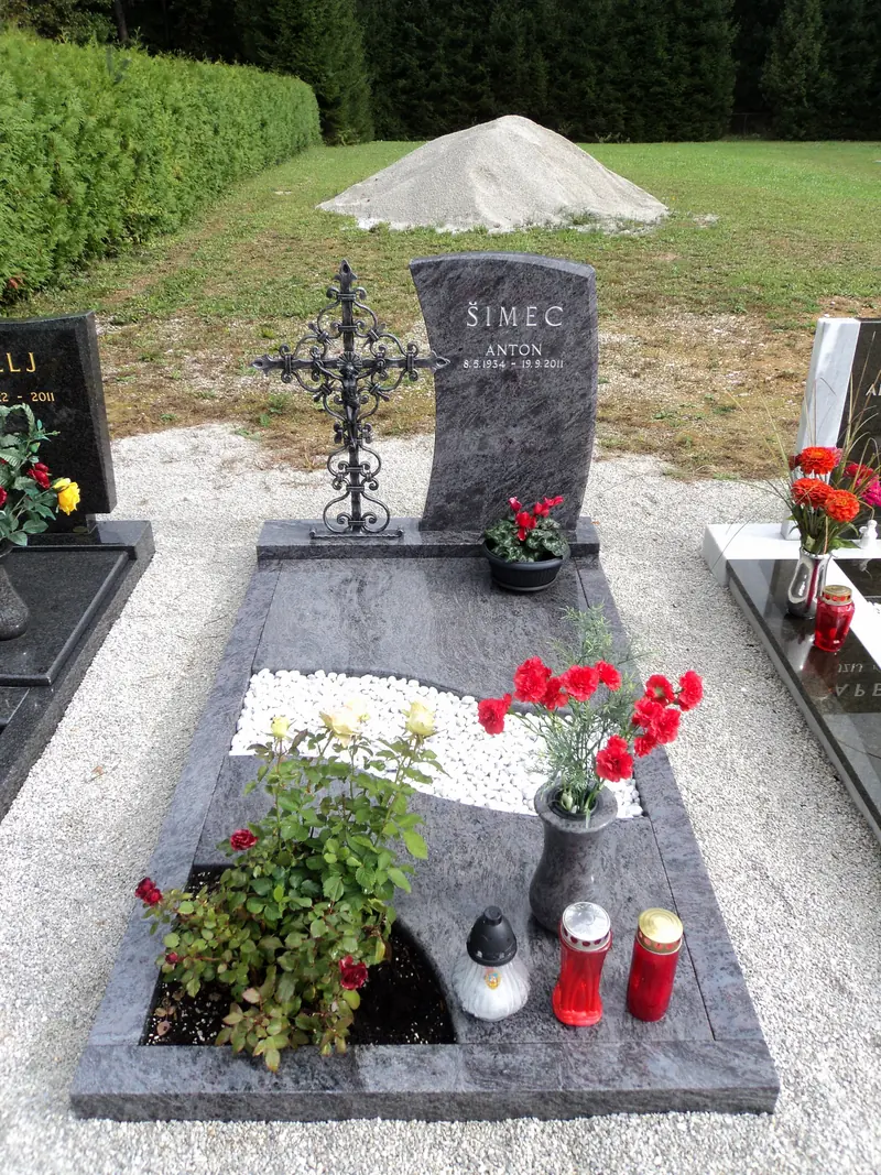 Handgeschmiedetes Grabkreuz – Arbeit aus unserer Werkstatt, Bild 77