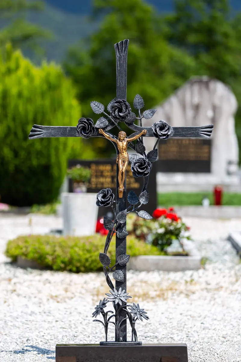 Handgeschmiedetes Grabkreuz – Arbeit aus unserer Werkstatt, Bild 78