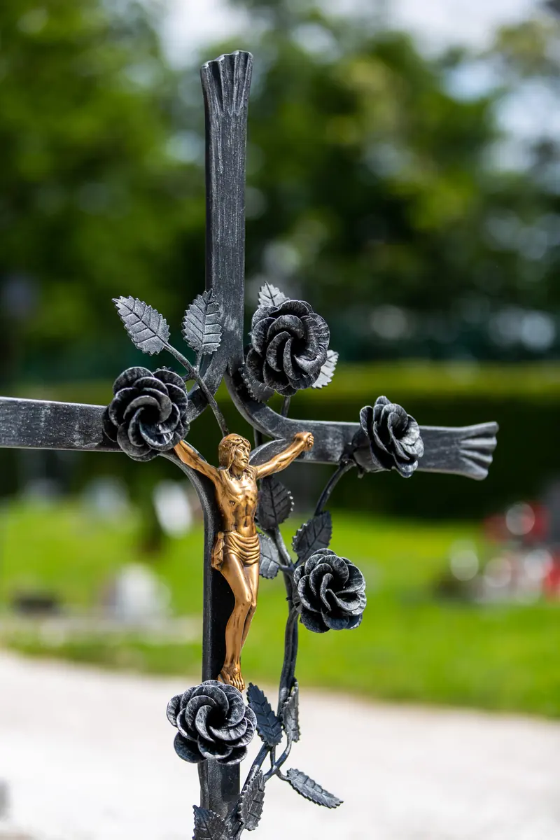 Handgeschmiedetes Grabkreuz – Arbeit aus unserer Werkstatt, Bild 84