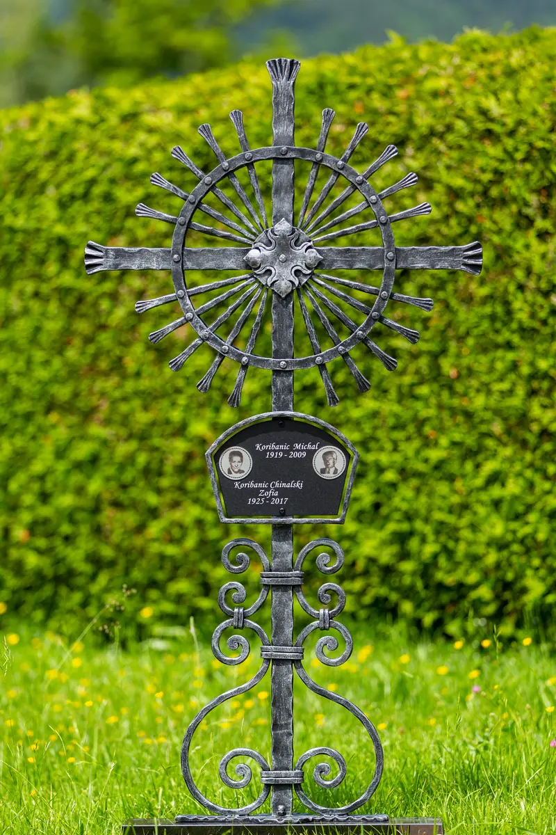 Handgeschmiedetes Grabkreuz – Arbeit aus unserer Werkstatt, Bild 85
