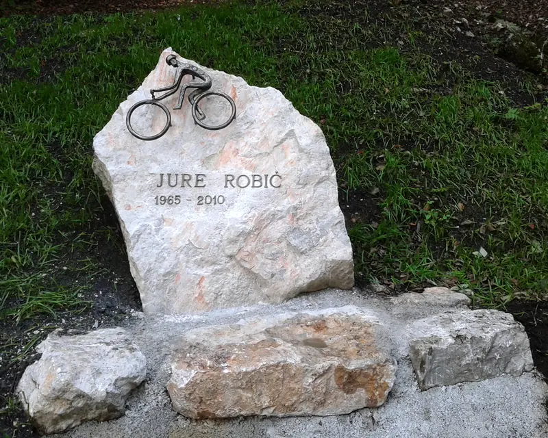 Referenz: geschmiedetes Rennrad – Denkmal für Jure Robič