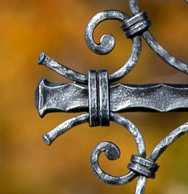 Grabkreuz Schwandorf, Oberfläche und Patina im Detail