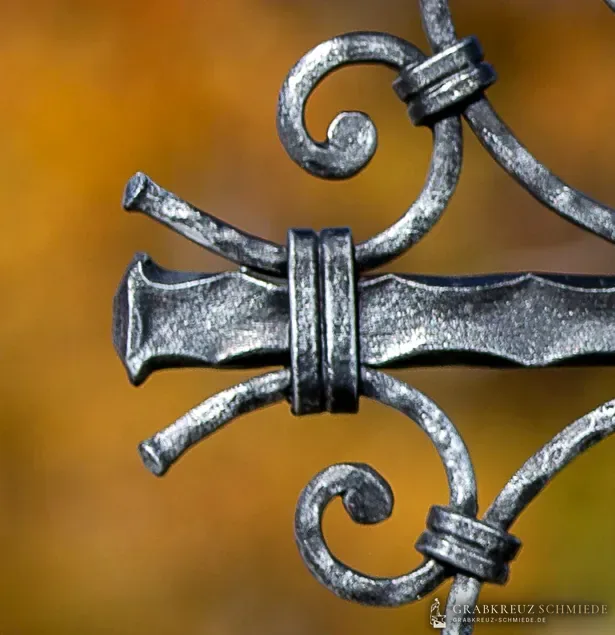 Grabkreuz Schwandorf, Oberfläche und Patina im Detail