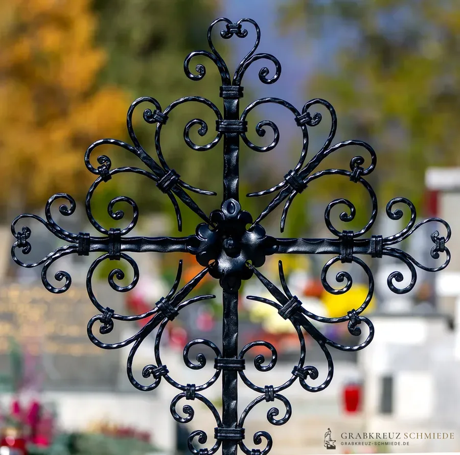 Grabkreuz Freising, Detailansicht 1