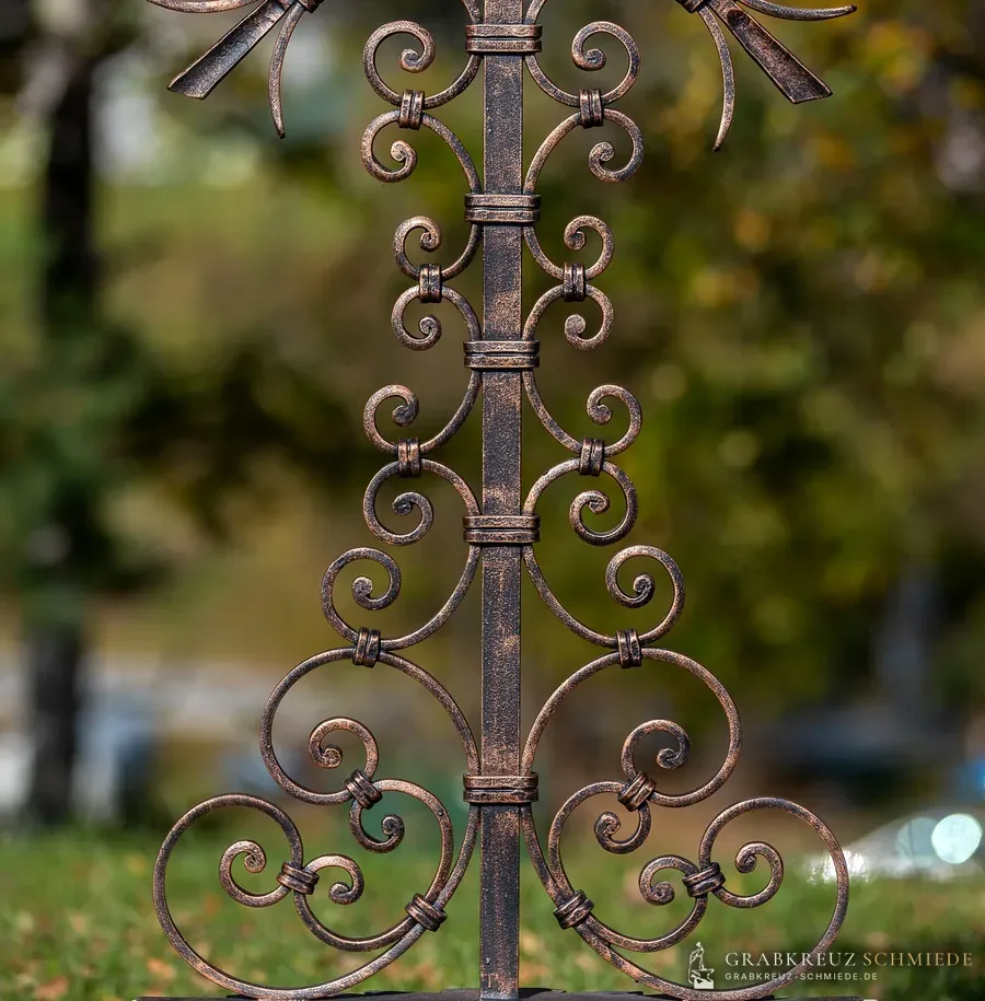 Grabkreuz Berlin, Detailansicht 3