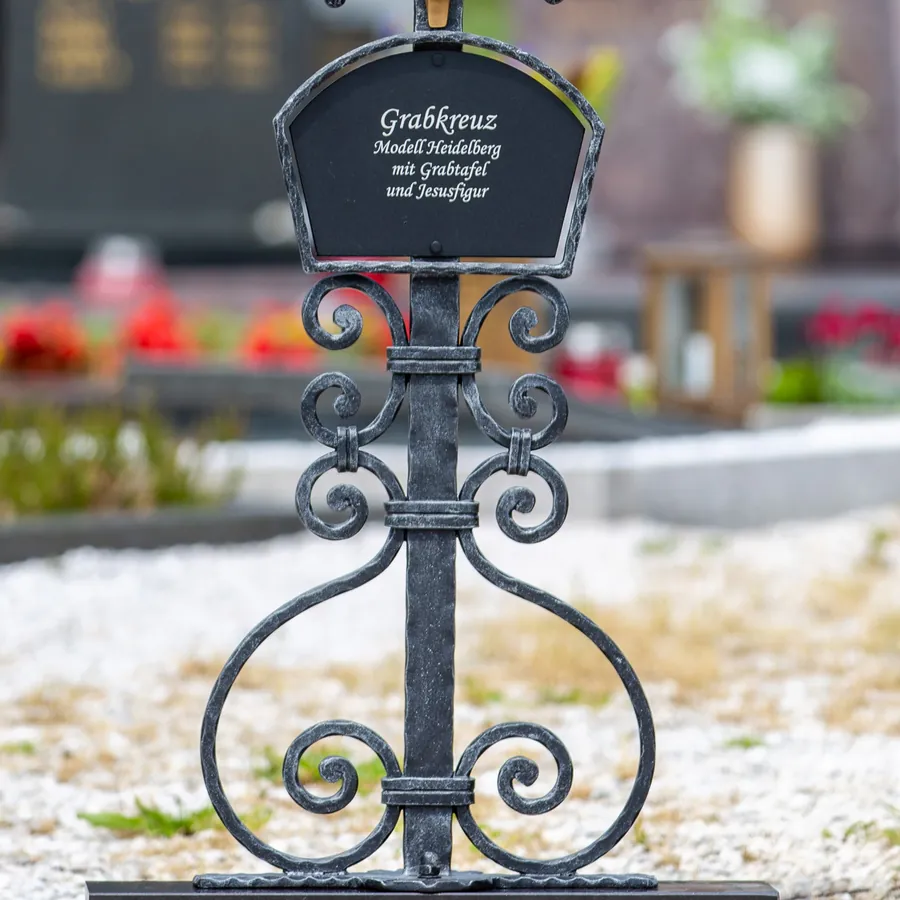 Grabkreuz Heidelberg mit geschmiedeter Namenstafel