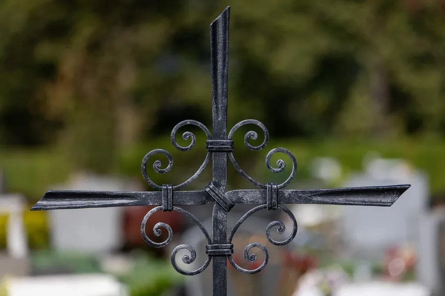 Grabkreuz Germering, Detailansicht 1