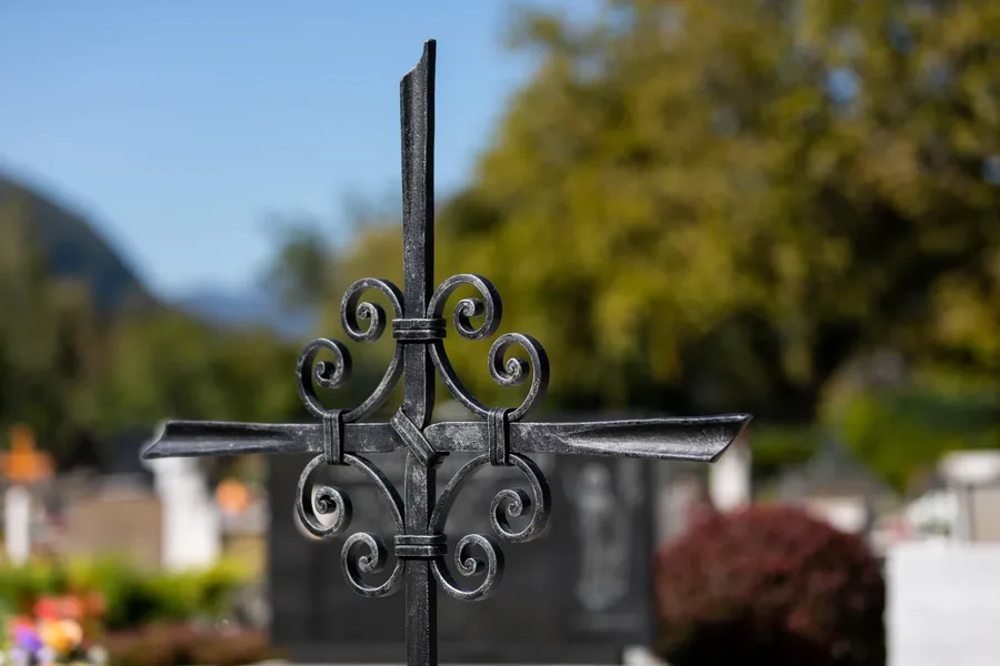 Grabkreuz Germering, Detailansicht 2