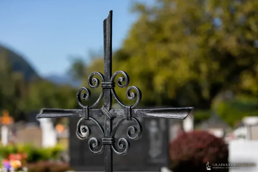 Grabkreuz Germering, Detailansicht 2