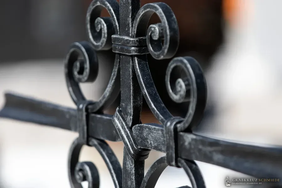 Grabkreuz Germering, Detailansicht 4