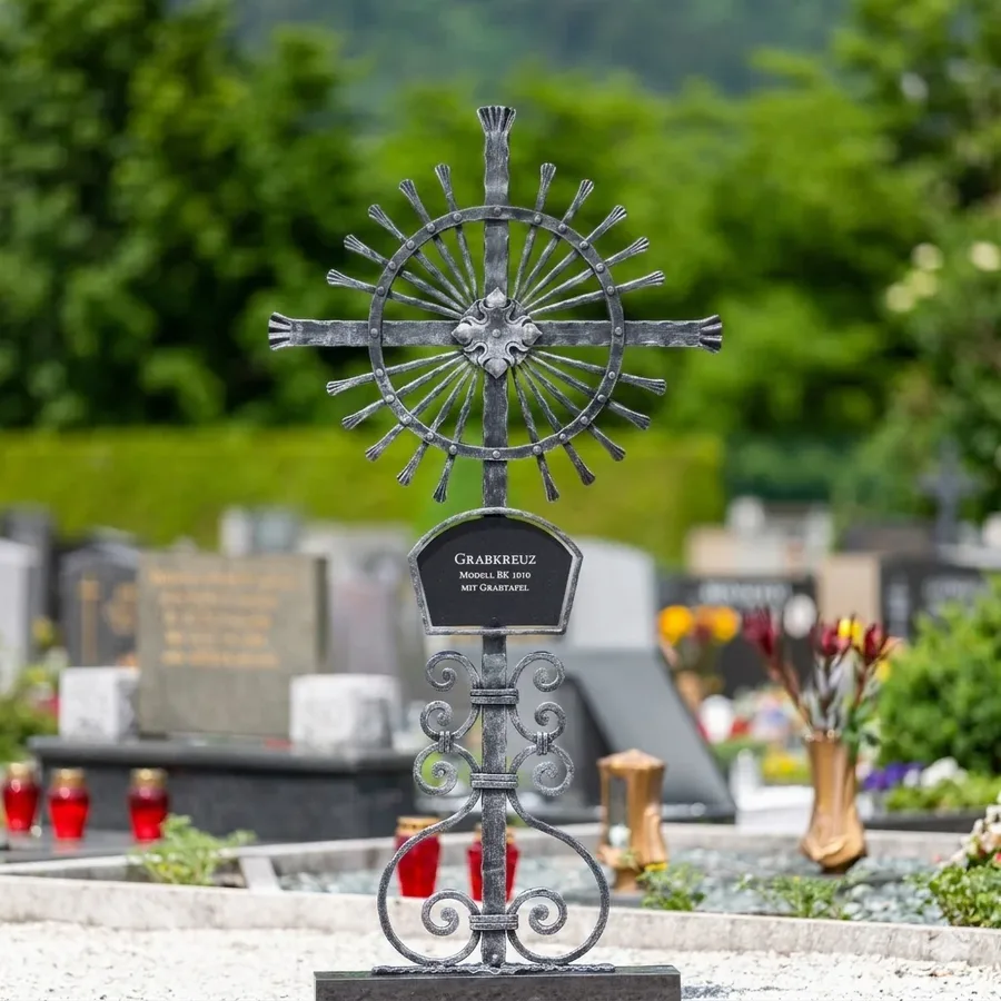 Grabkreuz Heidelberg mit geschmiedeter Namenstafel