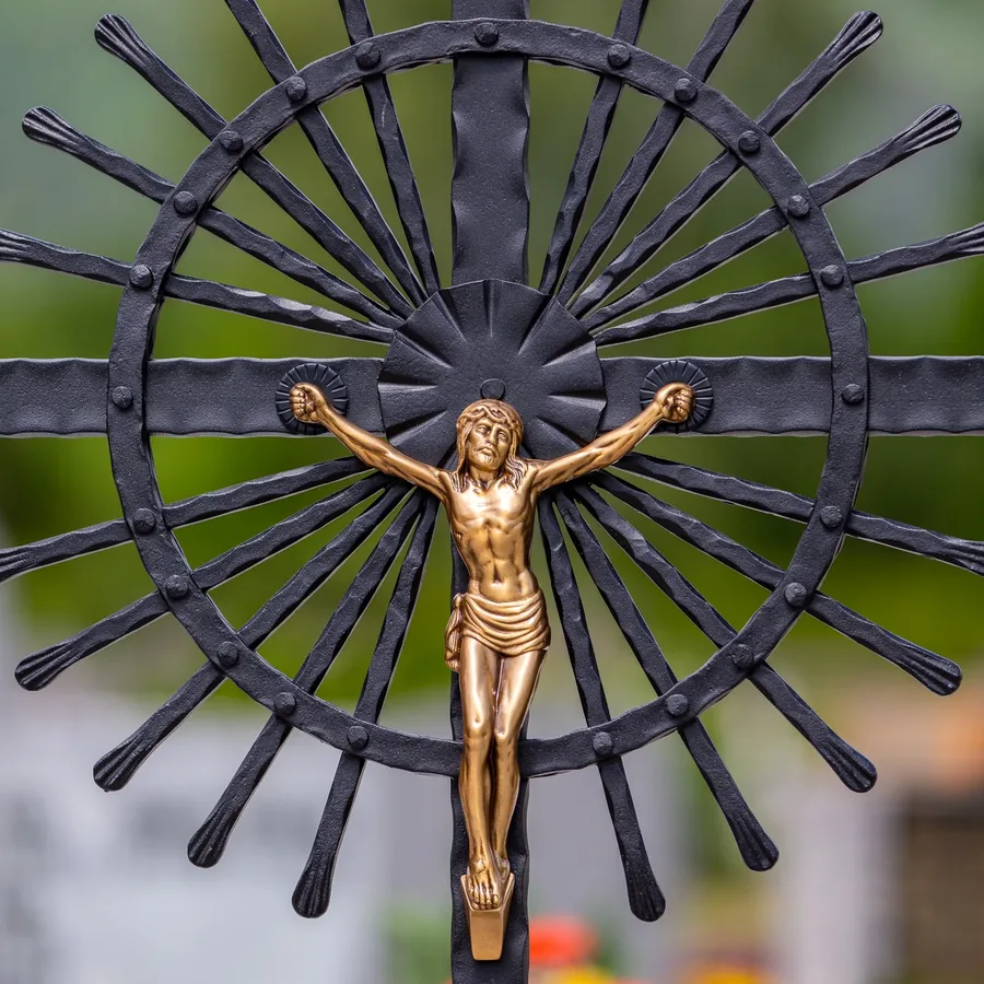 Grabkreuz Heidelberg in Schwarz Matt, mit vergoldeter Christusfigur
