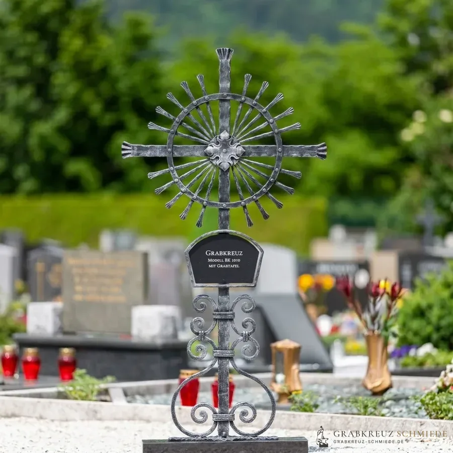Grabkreuz Heidelberg mit geschmiedeter Namenstafel