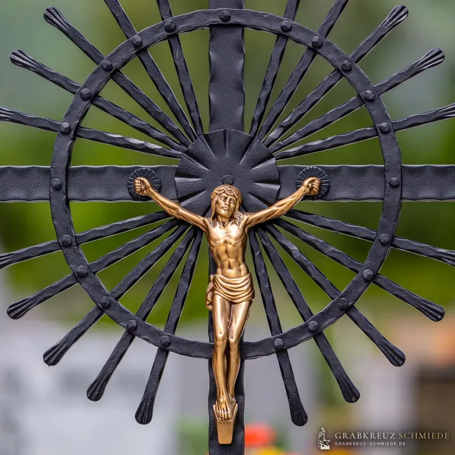 Grabkreuz Heidelberg in Schwarz Matt, mit goldfarbener Christusfigur