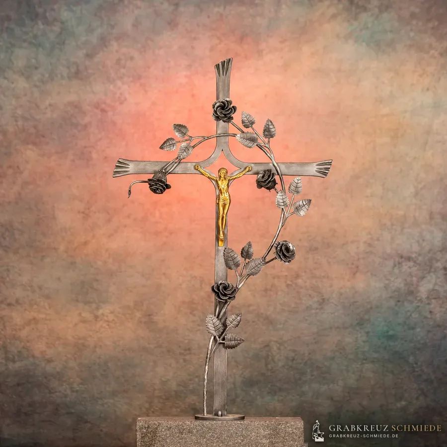 Grabkreuz Rosenheim, handgeschmiedetes Kreuz aus massivem Eisen