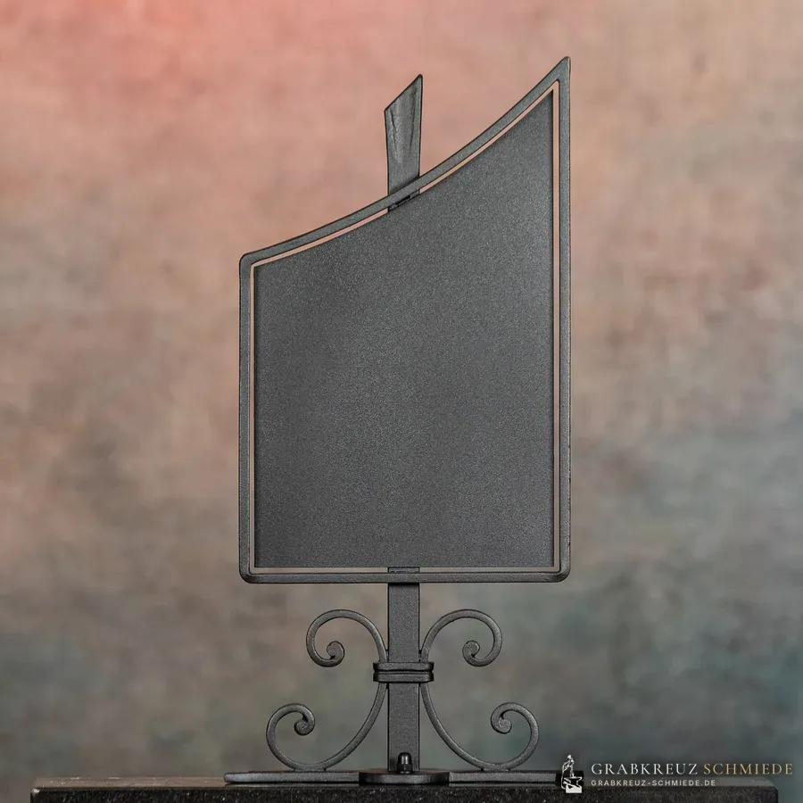 Germering Namenstafel, Left