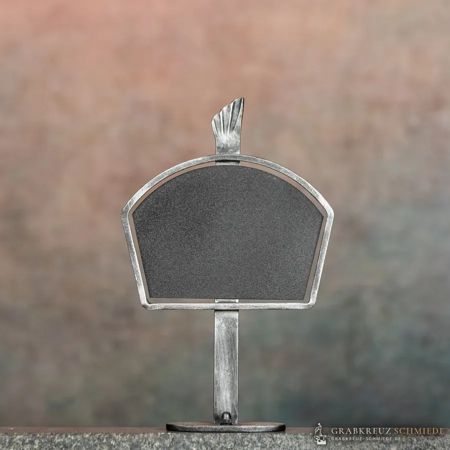 Rosenheim Namenstafel, Bogen, Silber patiniert