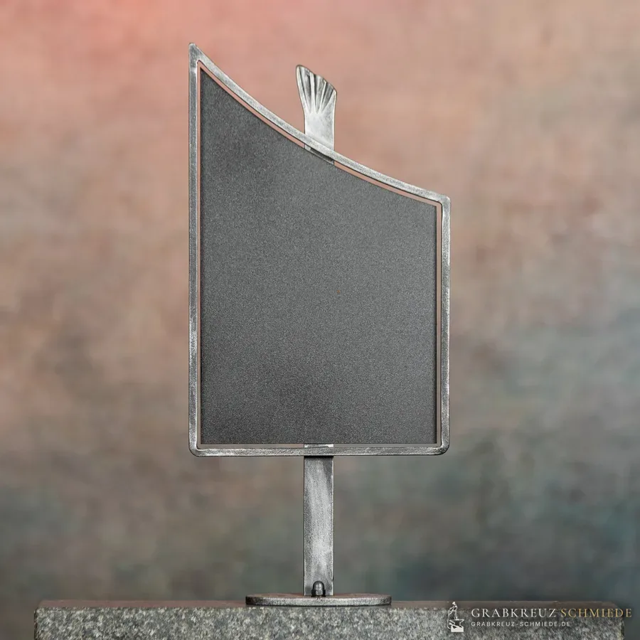Rosenheim Namenstafel, Right, Silber patiniert