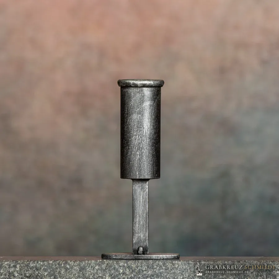 Rosenheim Vase, Simple, Silber patiniert