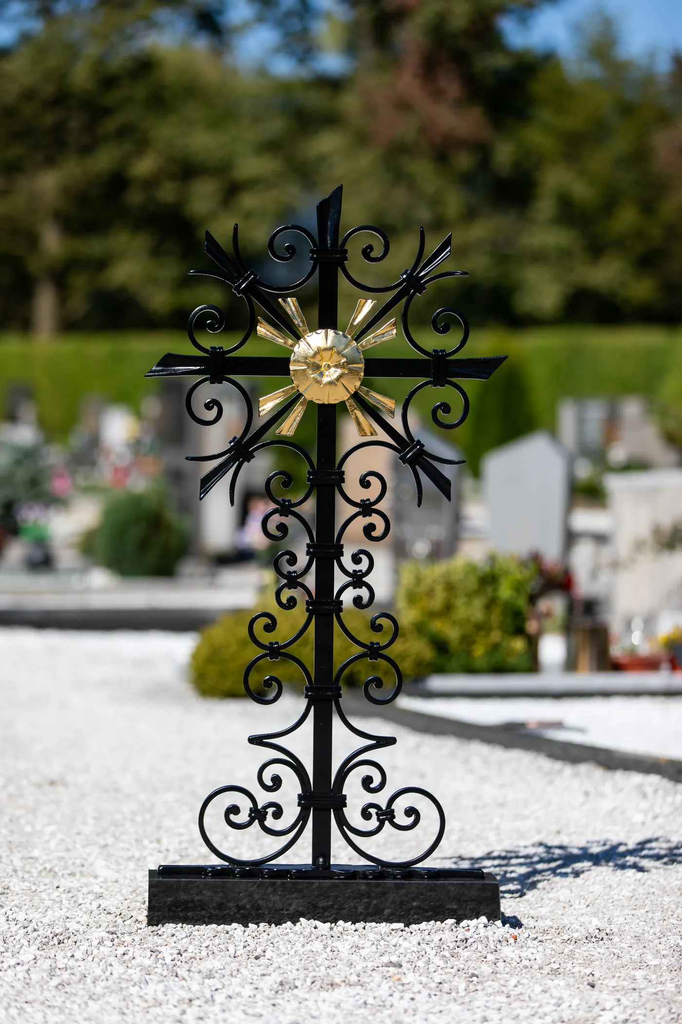 Individuell geschmiedetes Grabkreuz – Maßanfertigung aus der Werkstatt der Grabkreuz Schmiede